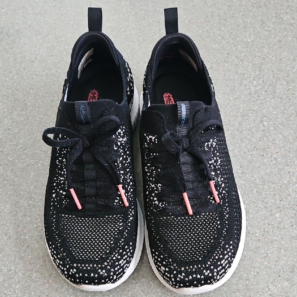 Sketcher's Black and White Sneakers Pink Accents